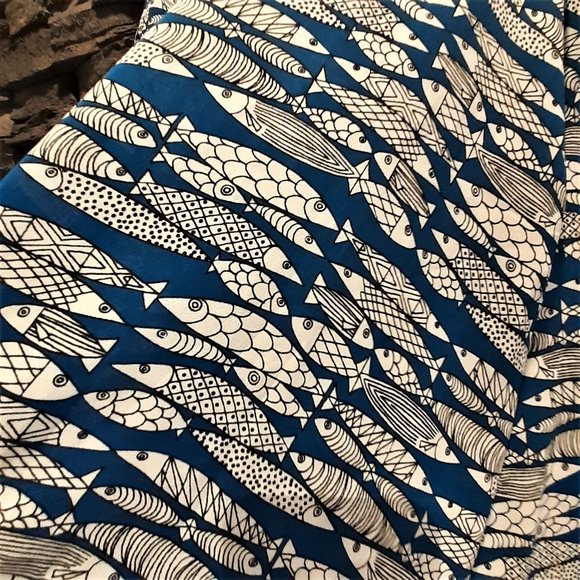 COOL FISH !! - NWOT ALFANI Petite Size 8P - 10 Blue White Fish swimming top - Picture 7 of 8